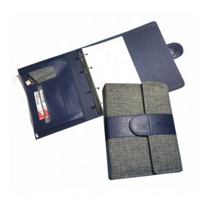 Agenda Diária Luxo – AG54 é confeccionada em material sintético nobre (modelo da foto em linho cinza e sintético caso azul)